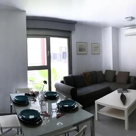 New Cozy Next To The Beach!